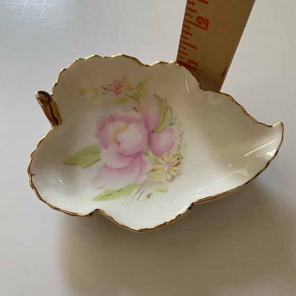 VTG Leaf Shaped Hand Painted Dish With Pink Flowers Gold Rim, small - Picture 7 of 8